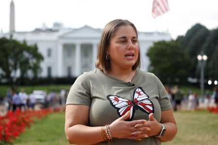 Residentes de Washington enfrentan aumentos en redadas de ICE que generan desconfianza y protestas en barrios hispanos