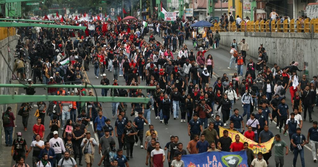 Violencia en marcha del 2 de octubre: Policía aumenta a 1,500 agentes y reportan heridos
